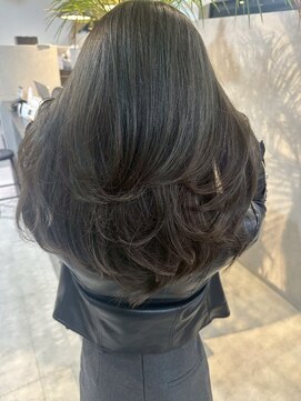 メリー オオサカ(Merly Osaka) 海外レイヤーカット/似合わせカット