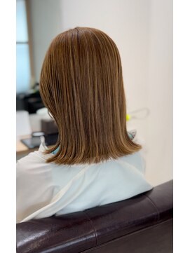 エレノア 自由が丘店(Eleanor) 自由が丘/切りっぱなしボブ/トリートメント/イルミナカラー