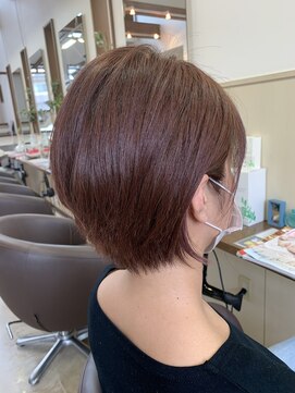 コアフィールフィス(COIFFURE fils) 《見附　今町》耳かけショート　ほんのりピンクカラー