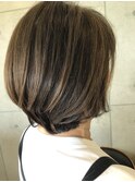 さりげないハイライトで女性らしい色気を