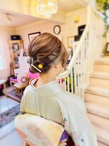 美容室 ティンカーベル シニヨンヘア