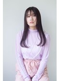 ナチュラルなストレートヘア