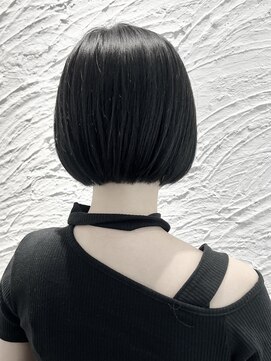 アルメリア 池袋(Arumeria) 黒髪ブルーブラックパッツンボブショート10代20代30代