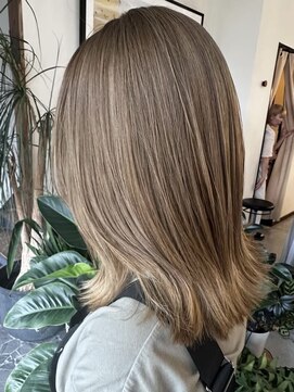 リム(Rim) ミルクティーベージュ×ブリーチカラー