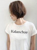 オーソ(AUTHO)&nbsp;前髪/ショートヘア/斜めバング/グレージュカラー/丸型 a