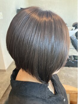 日本で数少ない【小顔補正立体カット"ステップボーンカット"】認定者・飛嶋が提供するカットが大人気！