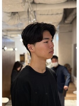 ウノプリールヴァモス(unopulir Vamos) ニュアンスパーマ七三分け刈り上げ