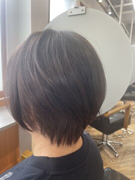 マル 日立(maru.) 柔らかチョコレートブラウンカラーにショートボブ