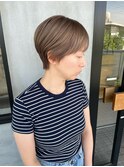 ベージュカラーコンパクトショート