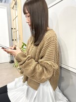 カミエ(kamie)&nbsp;セミロングのツヤブラウン × 大人っぽカット