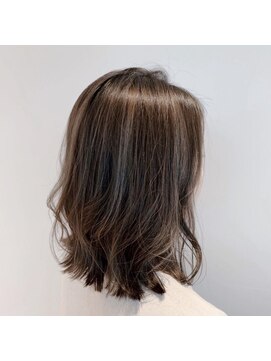 ノノリリ(NONORIRI) 大人可愛いウェーブミディアムくびレイヤーボブオリーブカラー