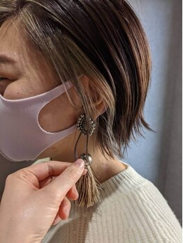 ブルー(Blue)の写真/【藤沢駅北口徒歩4分】お洒落に染める白髪染めを楽しんで♪明るめや立体的なハイライトもオススメ！
