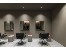 トゥモローズ(TOMORROWS)の雰囲気（店内に窓は一つ。施術中の姿を外か見られることはありません。）
