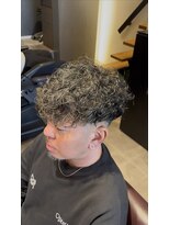 ブル(b.u.l.l.)&nbsp;スキンフェード＋スペインカール