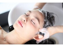 美しい髪は頭皮から。全メニューで眠れるマッサージシャンプー付。至福の時間を体験いただけます【熊谷】