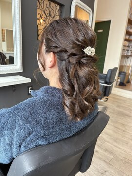 ユラ(YURA) お呼ばれハーフアップ 【姫路/姫路駅/韓国風】