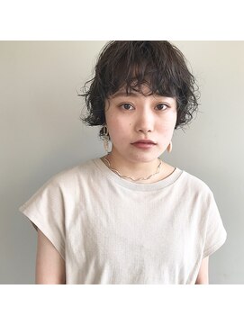 シロ(ciLo) ショート × パーマ