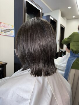 美容室 夢先案内 艶々！外ハネボブレイヤー