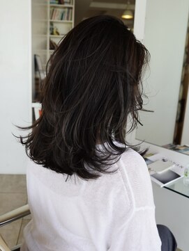 ビュートリアム 七里ヶ浜(BEAUTRIUM) 外国人風ミディアムレイヤーと７トーン透明感グレージュ