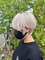 コバルト(Cobalt)&nbsp;ホワイトベージュ/ショートカット