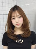 ミディアムハイレイヤーハッシュカット透明感カラー顔周りカット
