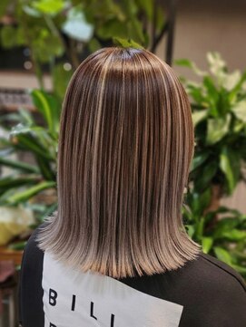 筋感際立つ◎切りっぱなしボブ×ハイライト[成田/富里]