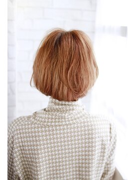 フォーハウス プラスエヌ(FOURHAUS +n) 20代30代40代 ヴィンテージ冬ボブ【草津】