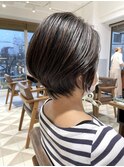 くびれショート×白髪ぼかしハイライト
