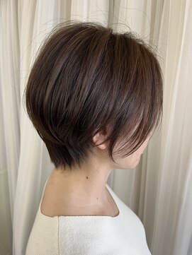 ヘアアンドメイクグラチア(HAIR and MAKE GRATIAE) 【9トーン】サラッとショートモノトーンオリーブカラー☆