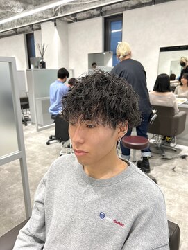 キートス(Kiitos) 黒髪大人のマッシュ前下がりツイストスパイラル