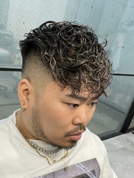 イーラ(era) ハイフェードスペインカール刈り上げツーブロック