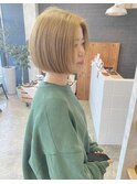 ハイトーンベージュ×顎ラインボブ