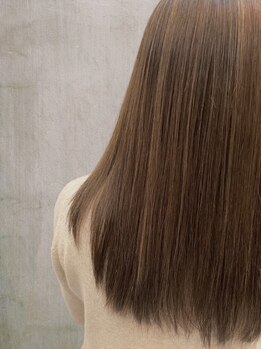 シャワー(shower.)の写真/【パサパサ、くせ毛、うねり、広がりでお悩みの方へ】ペタンとしない自然なストレートヘアをご提案します＊