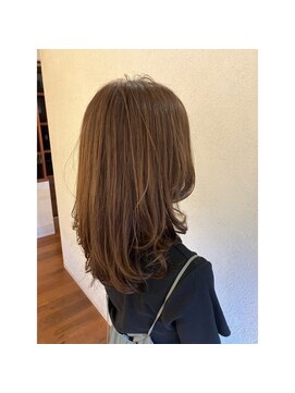 エルサフィロ キタハマ(el zafiro kitahama) 20×30×40代×ベージュカラー×レイヤースタイル×ツヤカラー