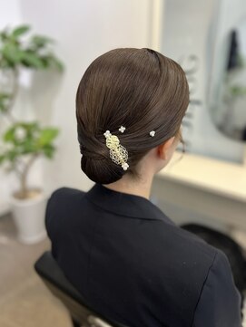 マーリー(marlee) コロンとタイトシニヨン