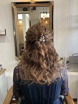 ブラウン(Brown+) ゆるっとエレガントハーフアップ