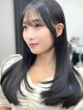 レイヤースタイル×暗髪で上品に!韓国風シースルーバングヘア