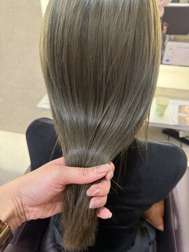 アヴァンス 江坂店(AVANCE.) オリーブグレージュ