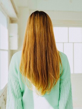カラーサロンビスカリア 相模原エリア 淵野辺駅店(Color salon Biscaria) センター分けロング