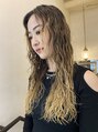 サロウィン 那覇店(SALOWIN) ハイライト複数回のブリーチ毛に、ブリーチパーマ施術
