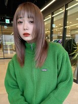 ぱっつん前髪フルバングミディアムウルフレイヤーカット
