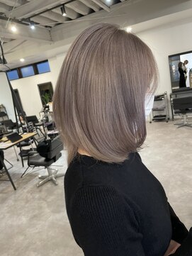 ナンバー 竪町(number+) 20代30代艶感ストレート透明感ミルクティーベージュカラー