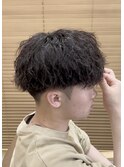 メンズツイストスパイラルパーマ刈り上げマッシュスタイル