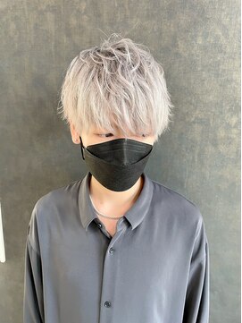 Lyuca 縮毛矯正×ブリーチ×髪質改善【1月5日NEW OPEN(予定)】 ホワイト/ショート/束感/メンズ