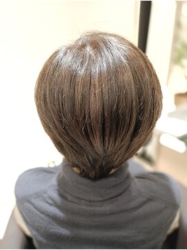 アンベリールフルー(EMBELLIR fleur) 大人のショートボブカットスタイル