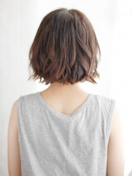 ヘアメイク ナル(hair make nalu) ゆるカールのバルーンボブスタイル
