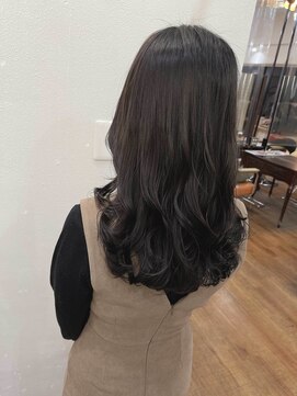 テオ(Theo) Theo /ダークアッシュ/ 巻き髪風パーマ／セミロング