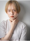 大人かわいい美髪長め前髪外国人風透け感金髪ボブショートy大宮