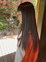 イメネ(YMENE) 個性的なサラサラロングヘア