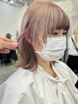 キラ 原宿(KILLA)&nbsp;イヤリングカラー前髪ピンクベージュインナーグレージュレイヤー